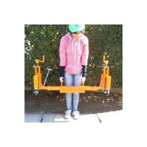 ネジ式Ｕ字溝蓋昇降機　Ｕ字も工事も楽太郎【特許出願中　特願2015-203513】平成27年度茨城県工業技術センターにてＵ字溝蓋昇降機の開発支援 |  | 05