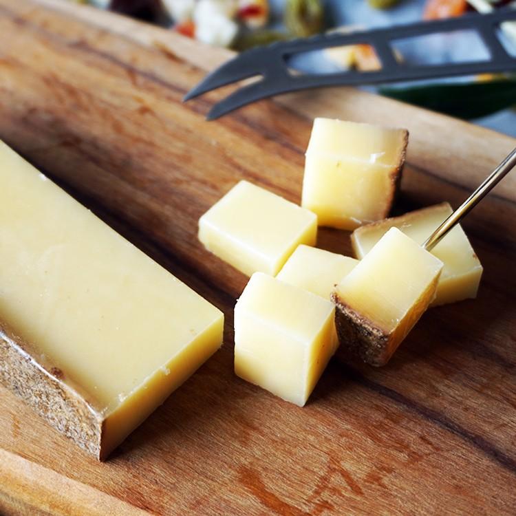 チーズセット ヨーロッパのちょっと珍しいチーズ アボンダンス60 タレッジョ60 クロタンレザン 毎週水・金曜日発送｜otokonodaidokoro｜02