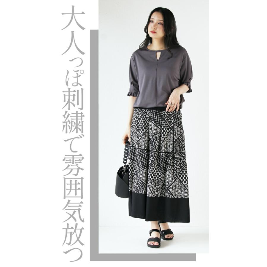 スカート ボトムス レディース ブラック ロング丈 フレア Aライン 体型カバー ゆったり コーデの主役を飾る刺繍スカート OTONA 40代 50代 60代の画像
