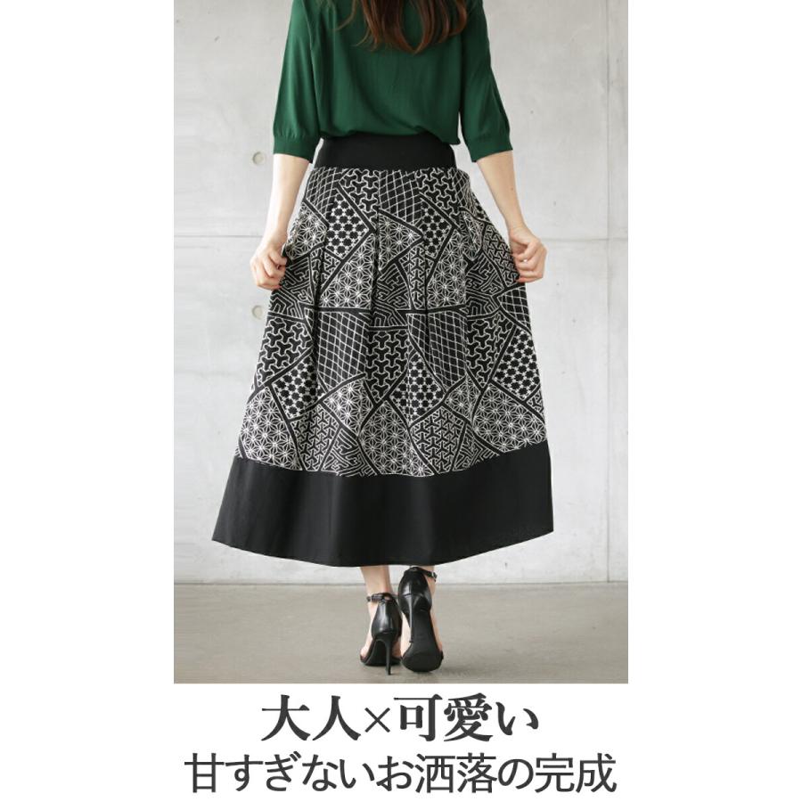 スカート ボトムス レディース ブラック ロング丈 フレア Aライン 体型カバー ゆったり コーデの主役を飾る刺繍スカート OTONA 40代 50代 60代の画像