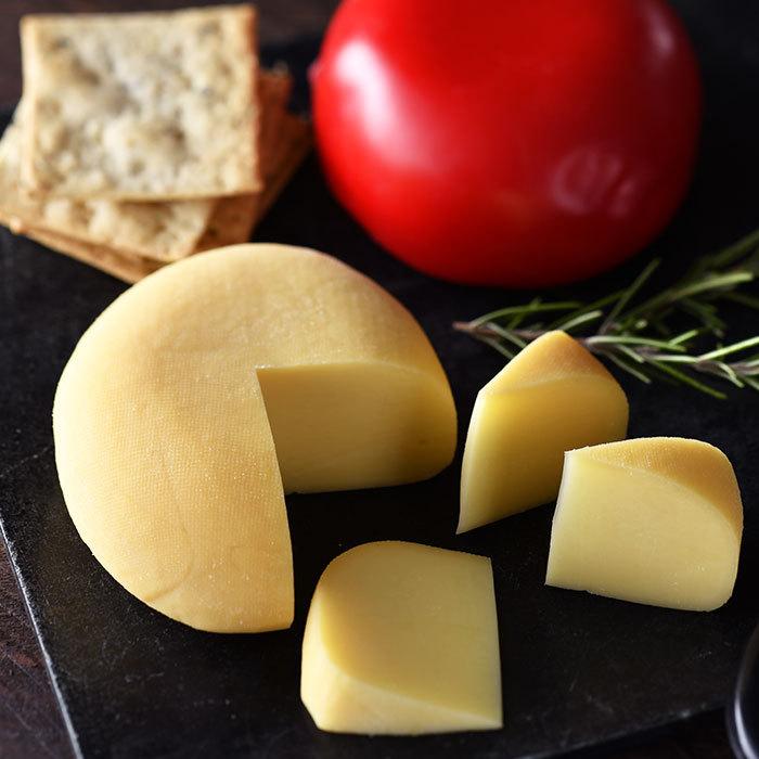 蒜山ジャージーのスモークチーズ 岡山 ひるぜん 蒜山高原 燻製 ワイン つまみ 酒の肴 アテ 御歳暮ギフト |  | 02