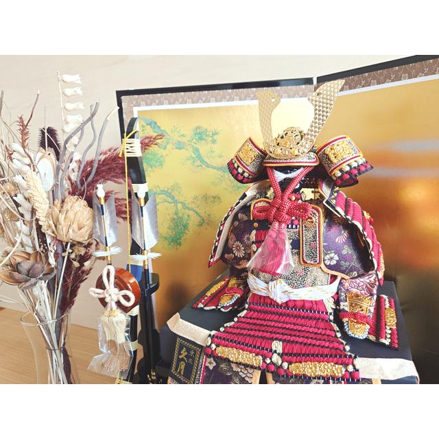 五月人形 久月作　家紋「茜絲縅兜　大鎧」鎧 甲冑 飾り おしゃれ 高級 | 久月 | 01