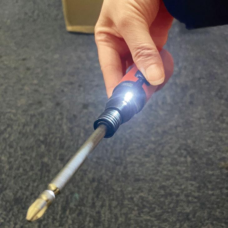電動ドライバー 充電式 小型 軽量 コードレス LEDライト 手動兼用 DIY 家具 組み立て 工具 プラスドライバー マイナスドライバー ビット付き |  | 03
