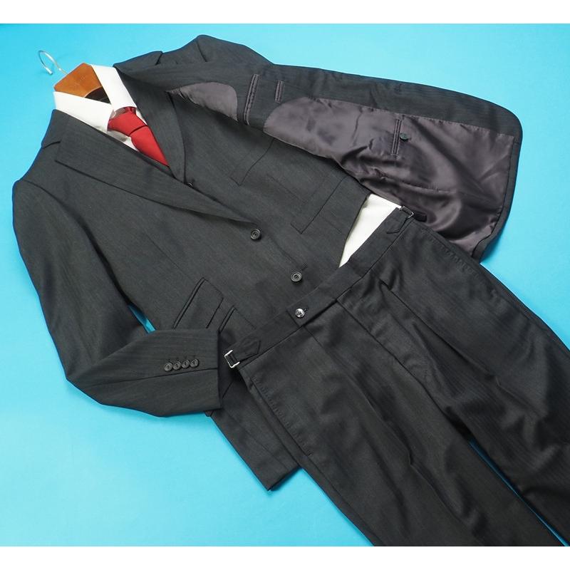 新品 オンワード樫山 Henry Poole ヘンリープール 日本製 尾州ウール100% ヘリンボーンシャドー スリーピース スーツA100(A7程度相当)濃灰 SW2223の画像
