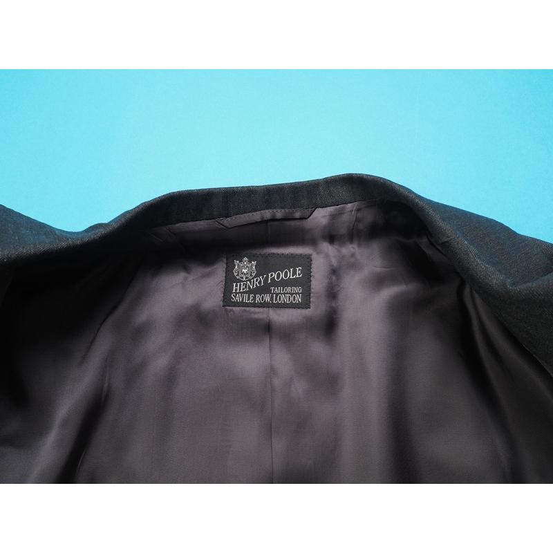 新品 オンワード樫山 Henry Poole ヘンリープール 日本製 尾州ウール100% ヘリンボーンシャドー スリーピース スーツA100(A7程度相当)濃灰 SW2223の画像