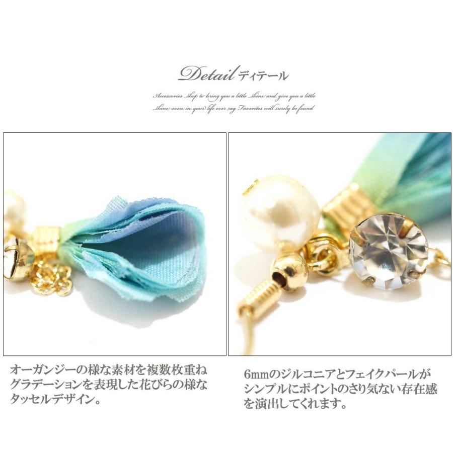 クリスマス❤️ゴールドインポートボタンとモヘアタッセルのフラワーピアス／イヤリング レビューを書いて送料無料 春の新作 フラワータッセルモチーフ