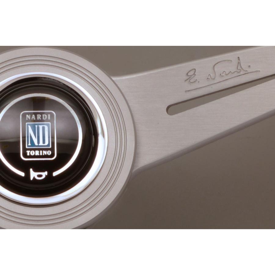 NARDI ステアリング クラシック 黒レザー/シルバースポーク 33Φ NARDI ステアリング クラシック 黒レザー/シルバースポーク 33Φ