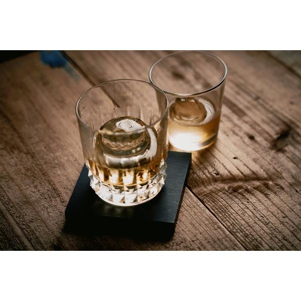 自宅で高級バー体験 丸氷を自動生成できる家庭用製氷機 ウイスキー