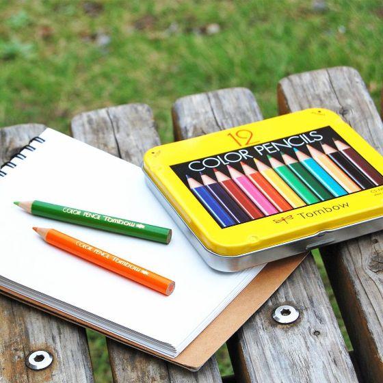 【12色セット】CB-NQ12C トンボ 色鉛筆 （12色） NQシリーズ 丸軸　缶入り 子供 お絵かき 鉛筆　12色セット｜package-marche