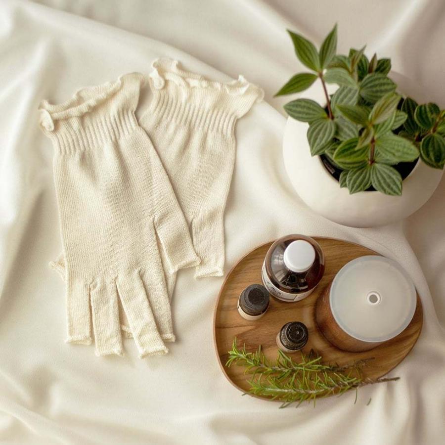 ハンドケアに最適なシルク100％おやすみ手袋 指先なし スマホ操作が