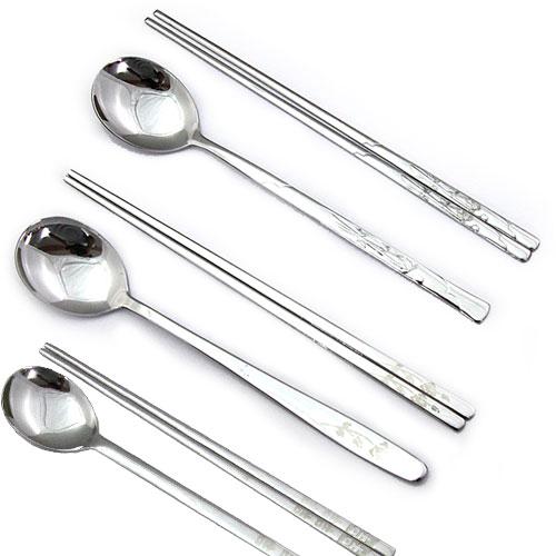 スプーンと箸セット ステンレス食器 韓国雑貨 スプーン 箸 セット食器 衛生的 便利 亀 鶴 竹 多様な