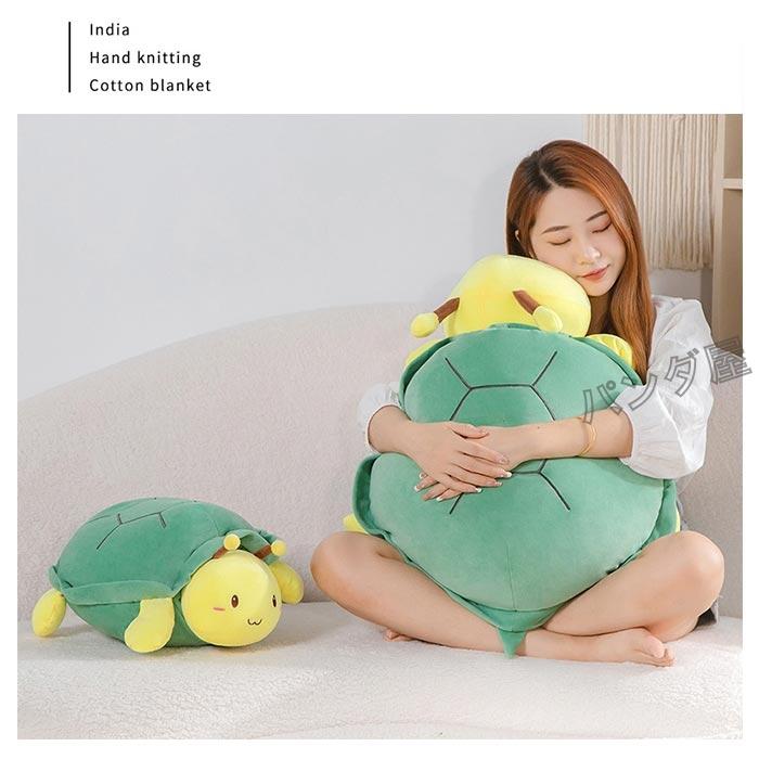 サッカーボールを持つ編み物カメのぬいぐるみ サッカーボールを持つ編み物カメのぬいぐるみ