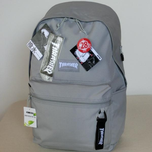 最終見切り処分！ THR-227 IG/WT THRASHER スラッシャー p8226 撥水バックパックリュック 8690円 28L ウレタンパッドポケット 消臭抗菌効果 アイスグレー