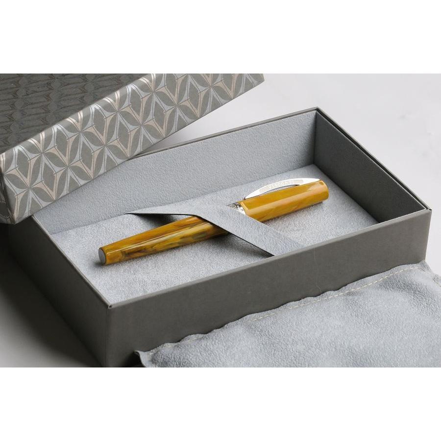 Visconti 万年筆　箱付　イエロー　希少　breeze Visconti 万年筆箱付イエロー希少breeze