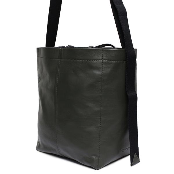 BOTTEGA VENETA ブラック ショルダーバッグ BOTTEGA VENETA (ボッテガ・ヴェネタ) イントレチャート