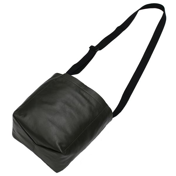 BOTTEGA VENETA ブラック ショルダーバッグ BOTTEGA VENETA ボッテガ ヴェネタ バッグ ショルダーバッグ