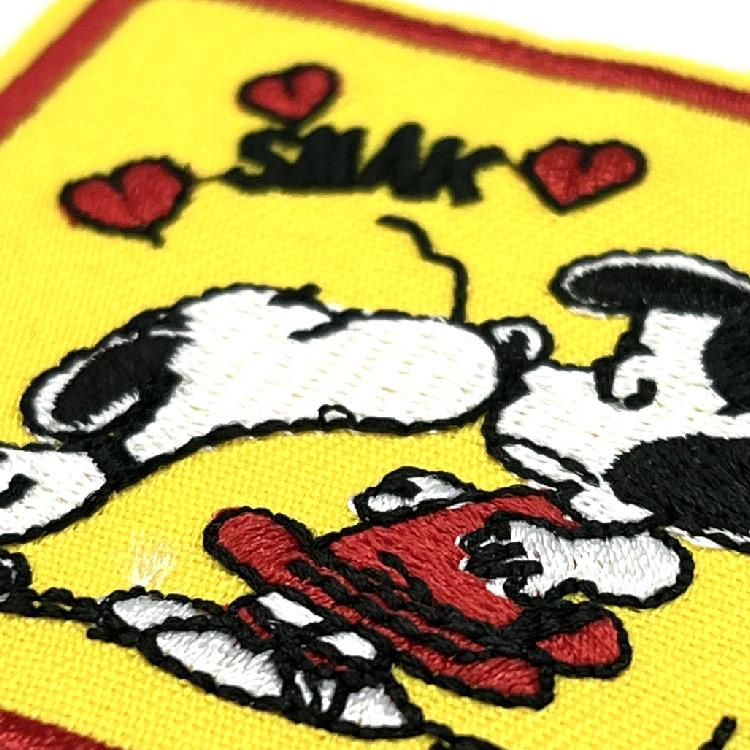ワッペン スヌーピー SMAK ルーシー キス 四角 刺繍 アイロン