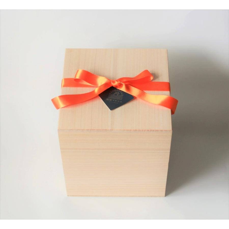 メロン 桐箱 大玉（1.7〜2.0kg）桐箱入りの高級メロン【冬メロン Premium】《12月・1月発送》沖縄・宮古島産｜果物 フルーツ ギフト |  | 01