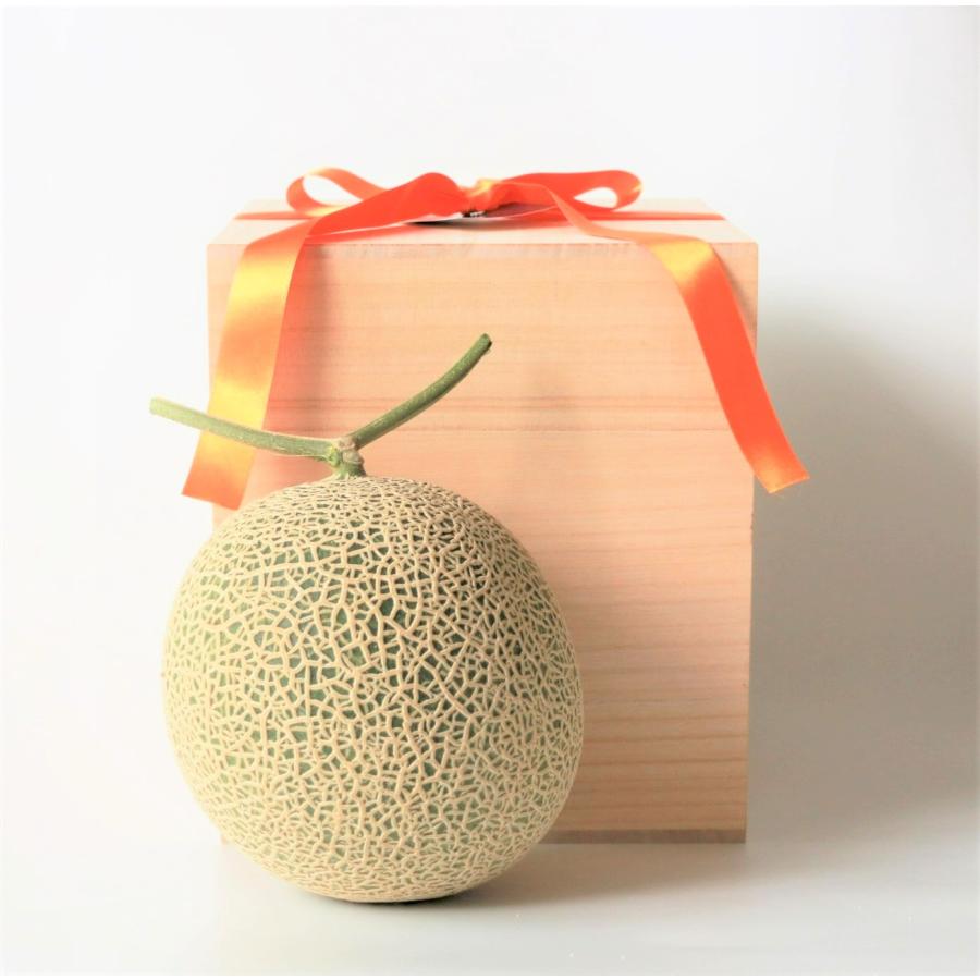 メロン 桐箱 大玉（1.7〜2.0kg）桐箱入りの高級メロン【冬メロン Premium】《12月・1月発送》沖縄・宮古島産｜果物 フルーツ ギフト |  | 03