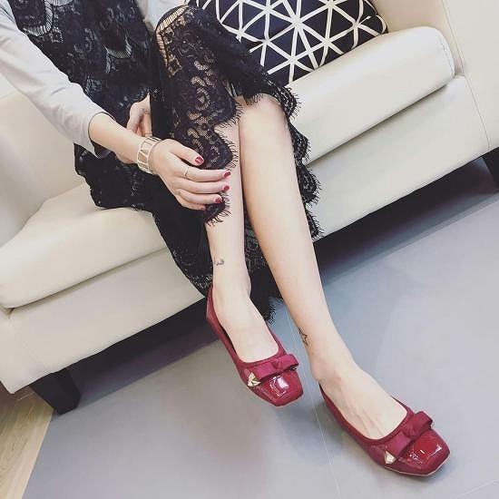 ダイアナ リボン付き エナメル レザー フラットシューズ 23.5 ブラック