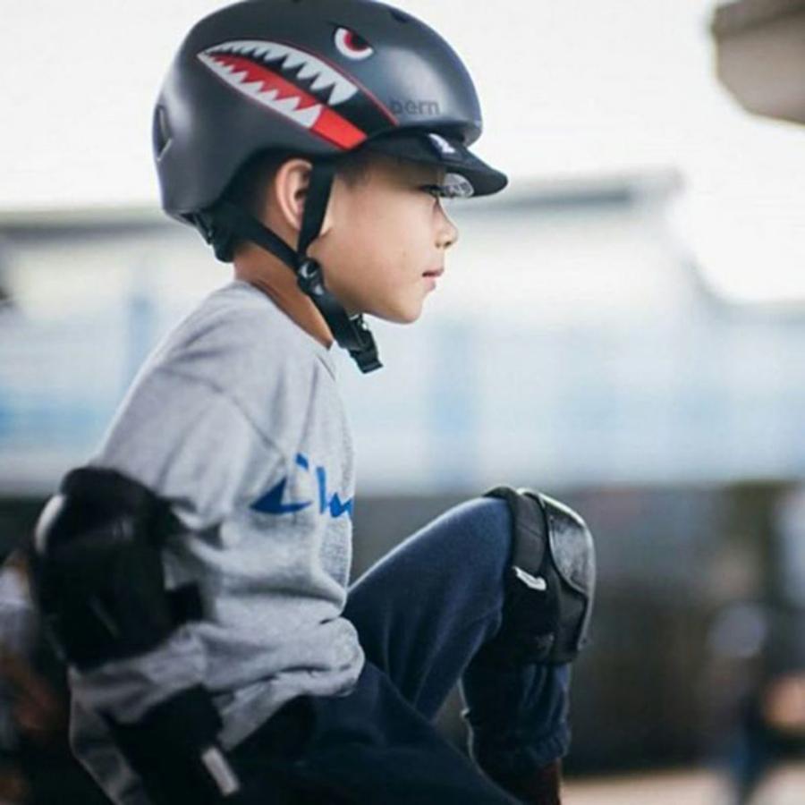 【日本正規品】bern バーン ヘルメット Nino LTD - Checker Red ニーノ キッズ 子供用 自転車 スノーボード  スケボー スケートボード BMX  バイザー｜parksider｜15