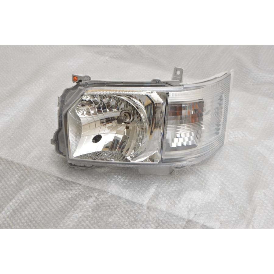 ハイエース　 純正ハロゲンヘッドライト 新車外し品】トヨタ 200系 ハイエース 7型 純正 ハロゲン ヘッド