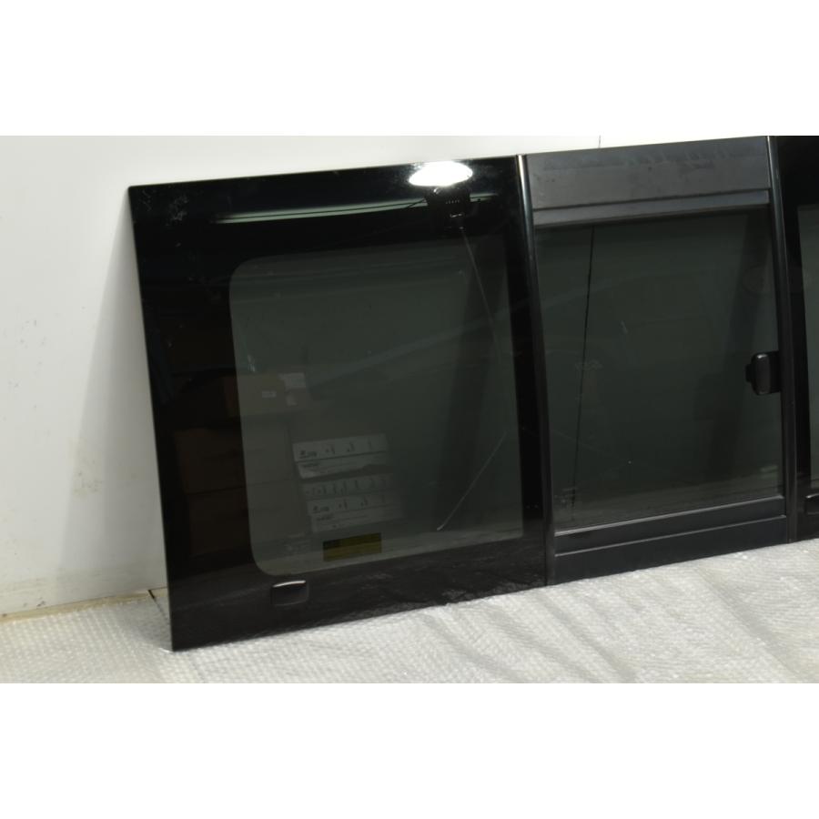 美品】トヨタ 200 ハイエース レジアスエース 純正 右スライド 美品】トヨタ 200 ハイエース レジアスエース 純正 右スライド