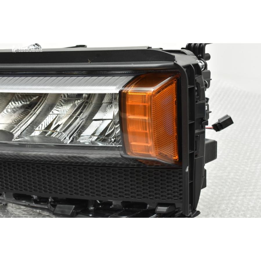 【送料込み匿名発送】ランドクルーザー 250 VX 純正ヘッドライト 左右　角目 新車外し】ランドクルーザー 250 VX 純正ヘッドライト 左右 角目