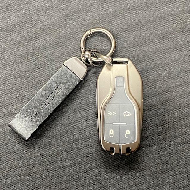 マセラティ キー ケース カバー 金属製 革 キーリング チェーン