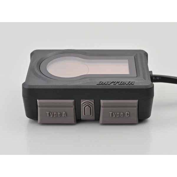 11月13日出荷】デイトナ マルチメーター＆USB電源 Type-A+Type-C 18W2