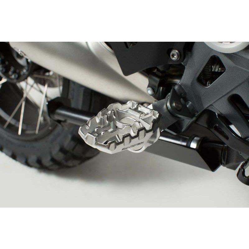 SW-MOTECH XL1000V VARADERO/DL1000 V-Strom他 EVO フットレストキット_2