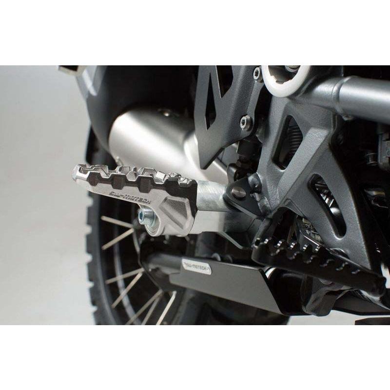 SW-MOTECH XL1000V VARADERO/DL1000 V-Strom他 EVO フットレストキット_3