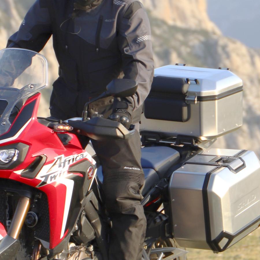 SHAD(シャッド) TERRA専用バックレスト TR37/TR48/TR55 D0RI75 バイク ケース・バッグアクセサリー_4