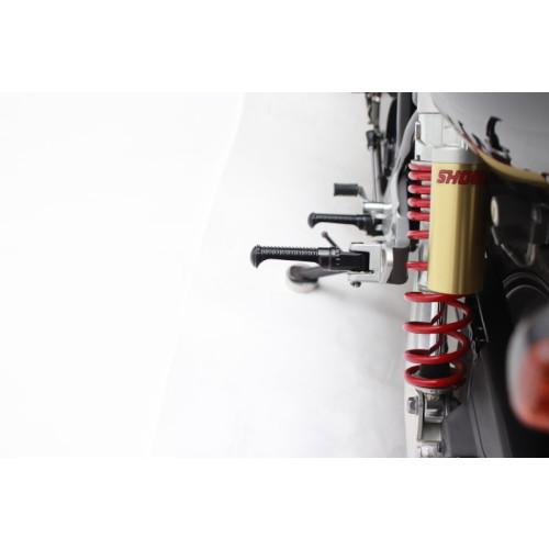 ACTIVE ステップバー (タンデム側) シルバー 72mm 17710001S バイクの画像