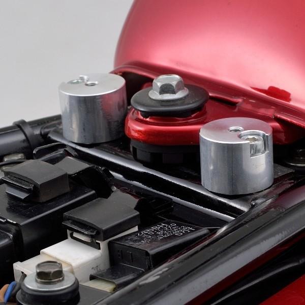 専用品② DAYTONA（デイトナ） 15685 キャブレター車用ノスタルジックシート取付