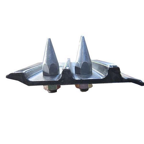 バックホー用滑り止めピン　16mm　500幅（0.45用）　シュースパイク　凍結路面や雪上、林業、不整地で大活躍！ |  | 01