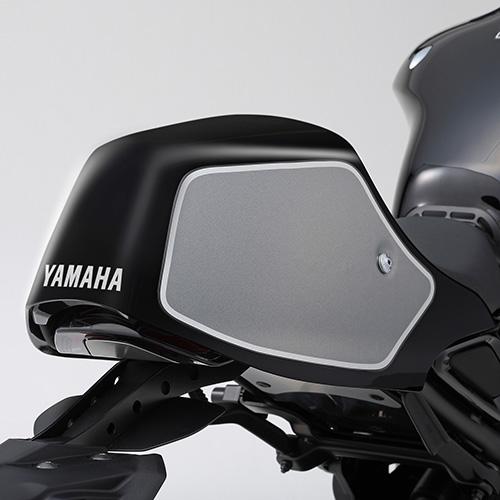 ワイズギア YAMAHAZ XSR900('24) シートカウル ブラック/シルバー Q5K