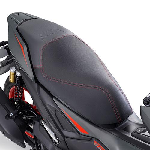 ワイズギア YAMAHA AEROX ローダウンシート（レッドステッチ） Q5K-YSK