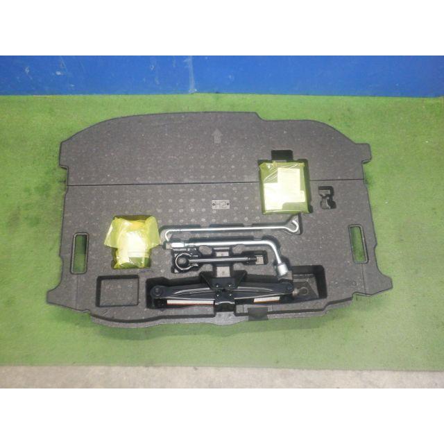 ☆カローラスポーツ ZWE213 ハイブリッドGZ☆車載工具 パンク修理