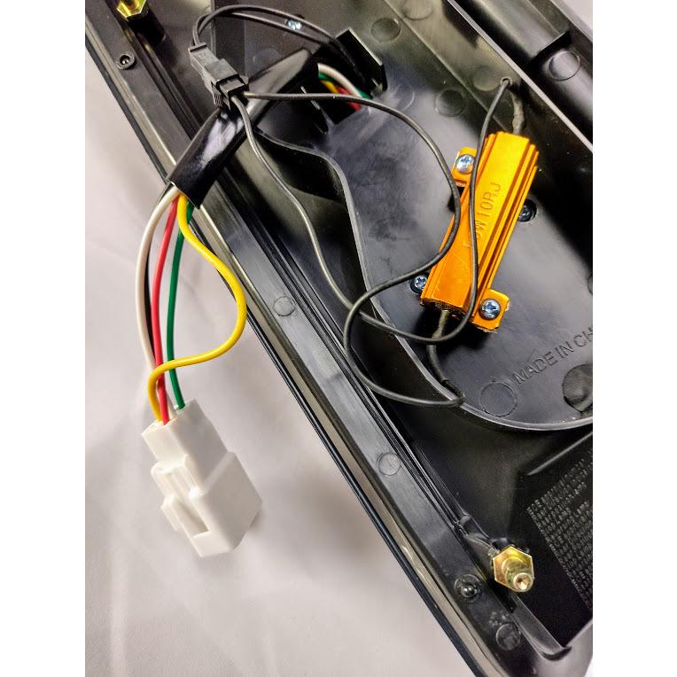ハイエース 200系 テールライト 縦ライン LED テールランプ　【ブラック】 at-parts7117_ha598