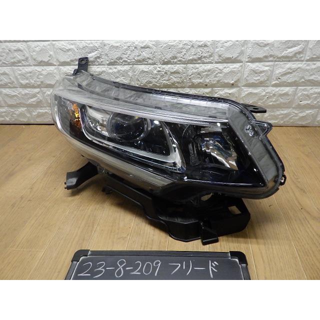 フリード(CB7)右ヘッドランプ フリード GB7 右ヘッドランプ ライト レンズ NH883P スタンレー W2172