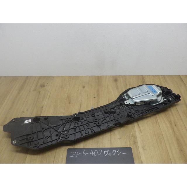ヴォクシー ZRR85G 左パワースライドドアモーター 070 アイシン 85006
