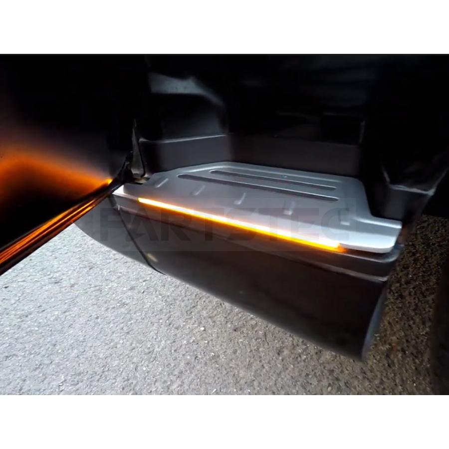 ハイエース 200系 LED スカッフプレート 光って流れる ステップカバー