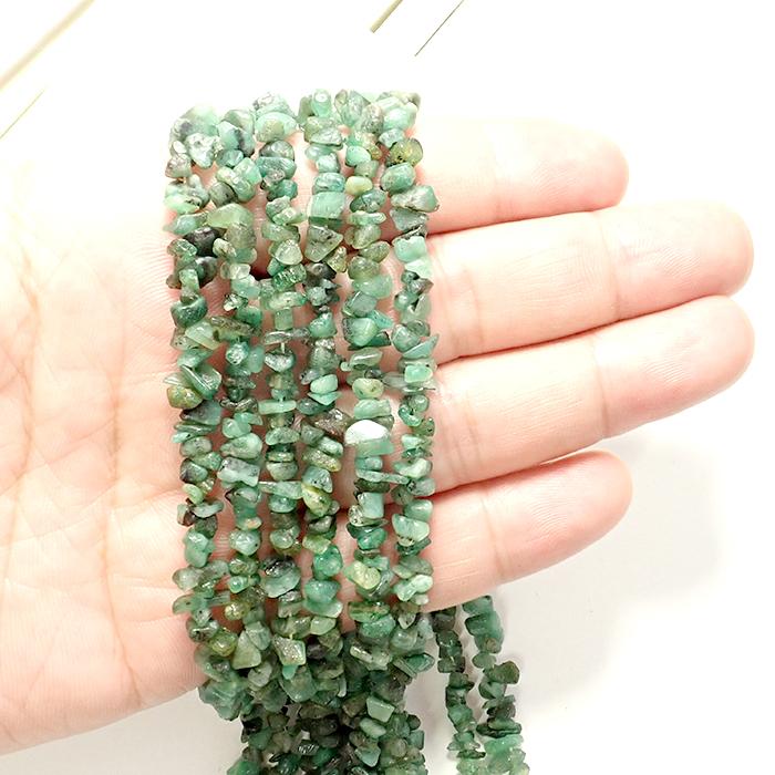 エメラルド さざれ石 約3*5mm 穴あり 1連 80cm 天然石 パワーストーン