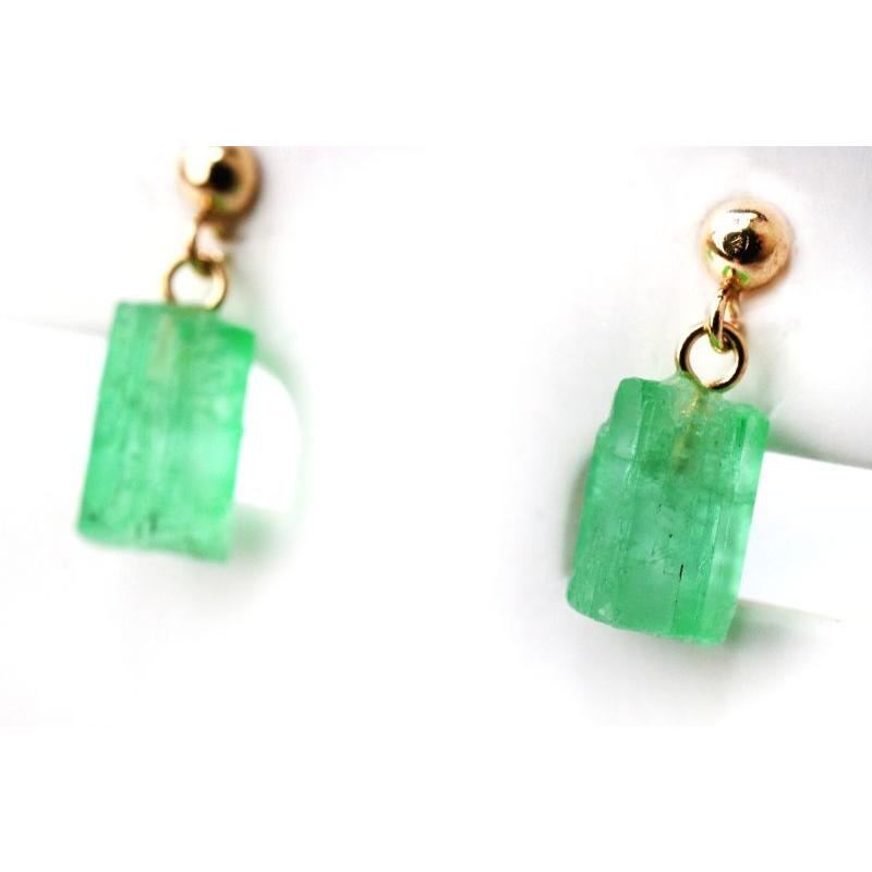 日本製 ピアス エメラルド 原石 揺れる 18金 コロンビア産 5月 誕生石