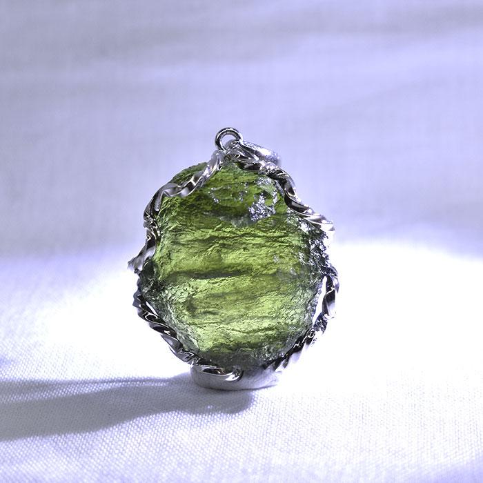 ペンダントトップ モルダバイト 隕石 7.75g 天然石