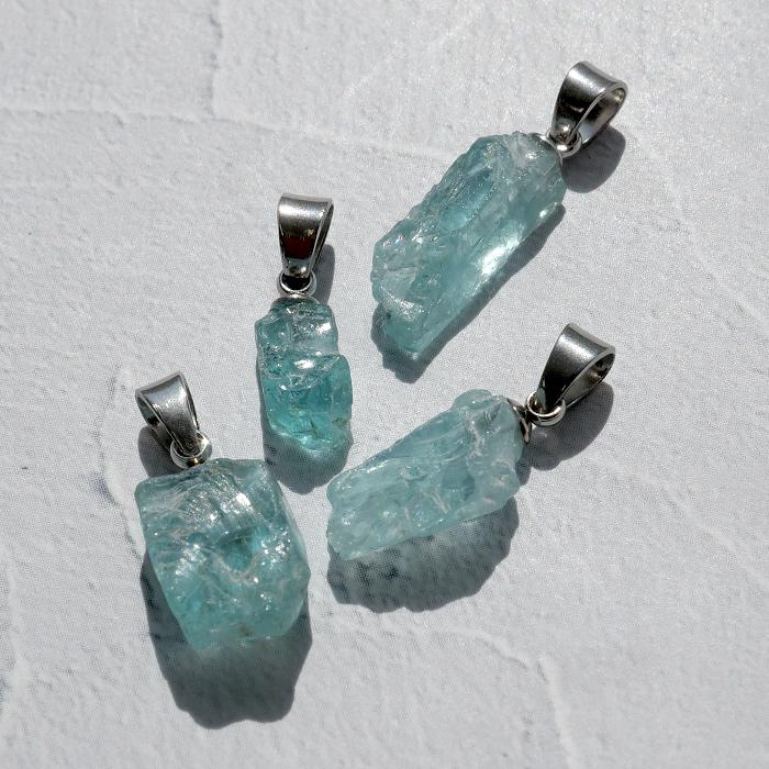 ❤️「自己基盤強化の石」ネオンブルーアパタイト/バングル　天然石パワーストーン ネオンブルーアパタイト - 埼玉県吉川市の天然石専門店・水晶