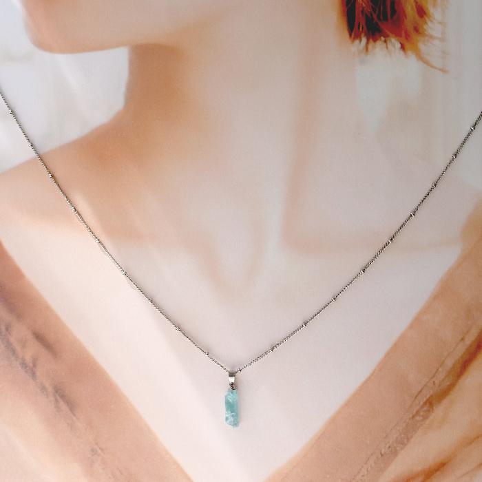 ネオンブルーアパタイト ペンダントトップ 天然石 癒し エレガント