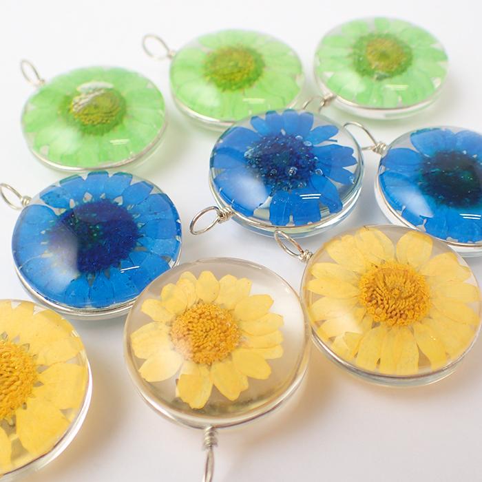 マーガレット ガラスチャーム 全9色 25 / 30mm 1個売り 押し花 パーツ 