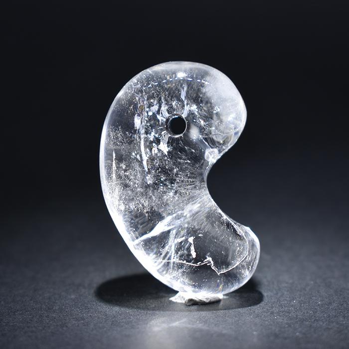 92.山梨 乙女水晶 勾玉 約31mm 山梨県産 日本銘石 92.山梨 乙女水晶 勾玉 約31mm 山梨県産 日本銘石